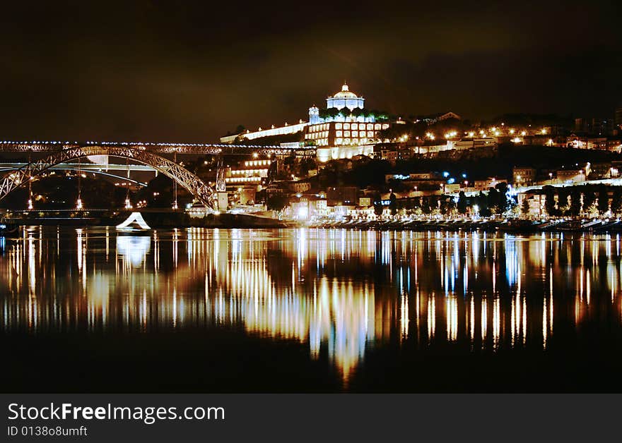 Douro river in porto at night