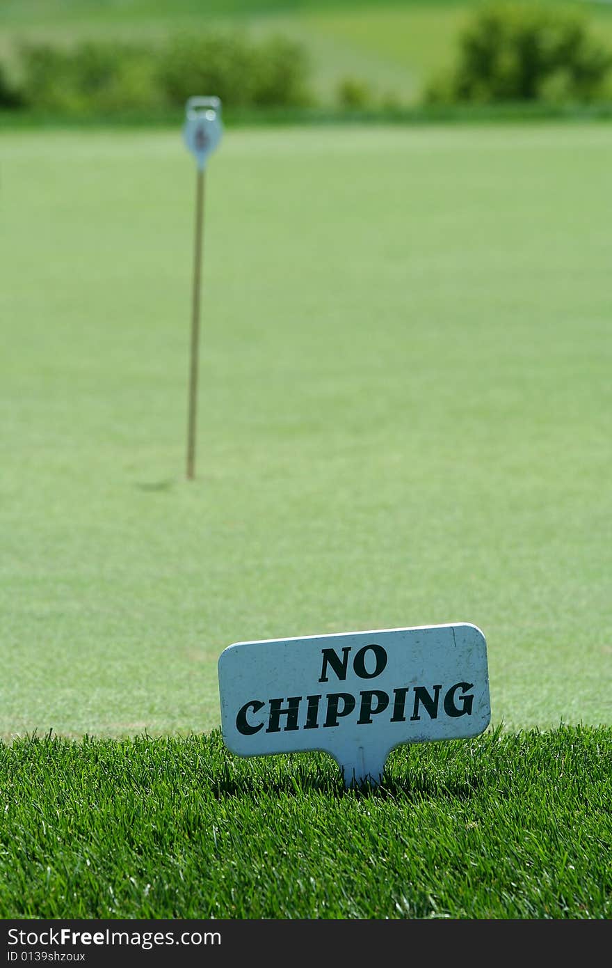 No chipping sign on a practice green