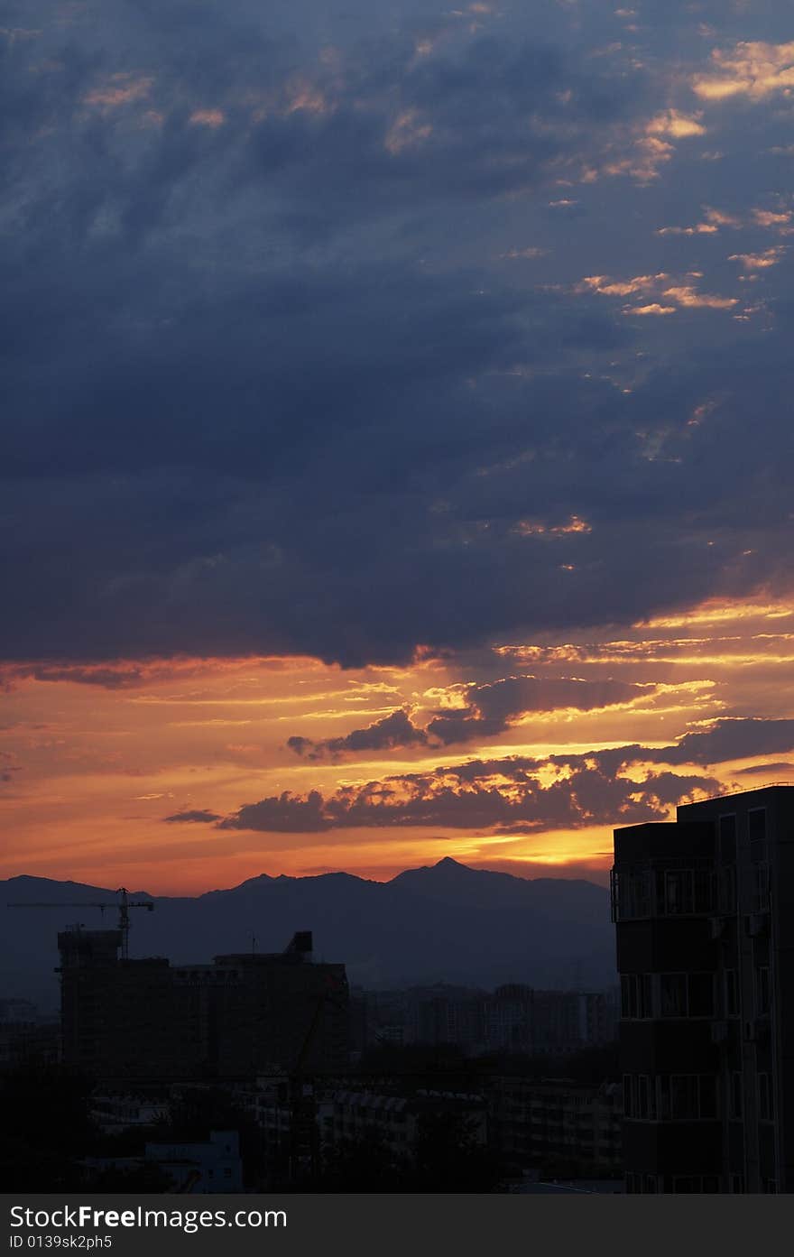 Setting sun magnificence, cloud as if by final optical fiber ignition. Setting sun magnificence, cloud as if by final optical fiber ignition