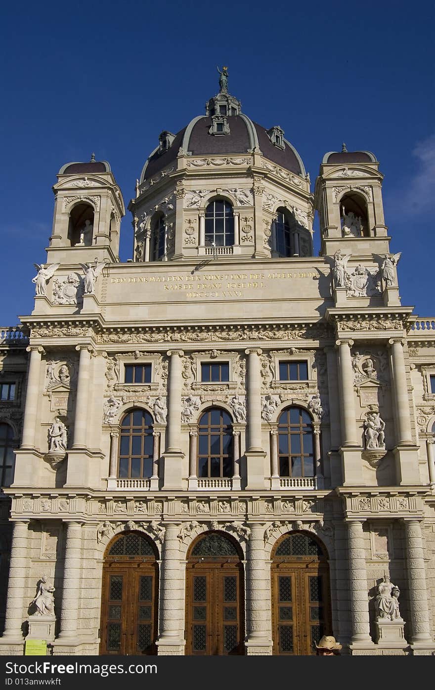 The Art History Museum Vienna - The Kunsthistorisches Museum Vienna - The newly constructed museum building in the Vienna Ringstraße was ceremoniously opened in 1891. For the first time, most of the imperial Habsburg collections were housed under one roof, the monumental building itself being conceived as a memorial to Habsburg patronage. The architects Gottfried Semper (1803-1879) and Karl von Hasenauer (1833-1894) designed the building in the style of the Italian Renaissance, establishing in the spirit of Historicism a link with an epoch of especial significance for the arts and sciences.