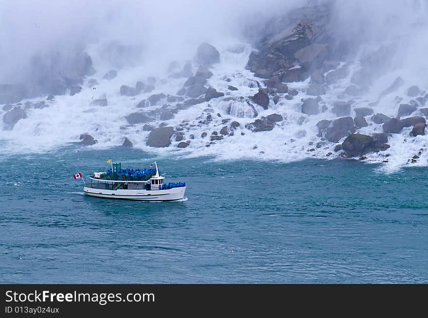 Boat near Niagara