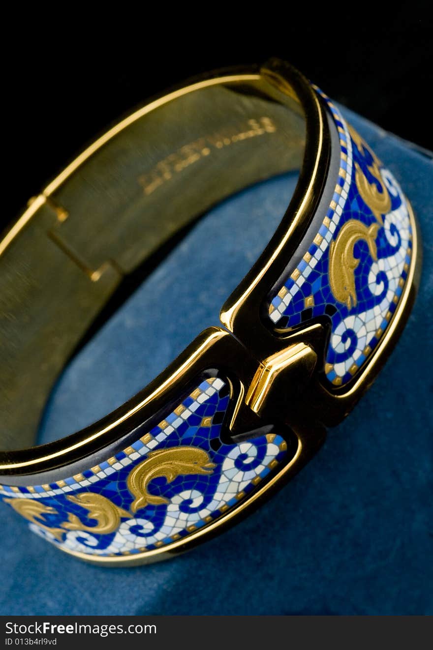 Gold bangle