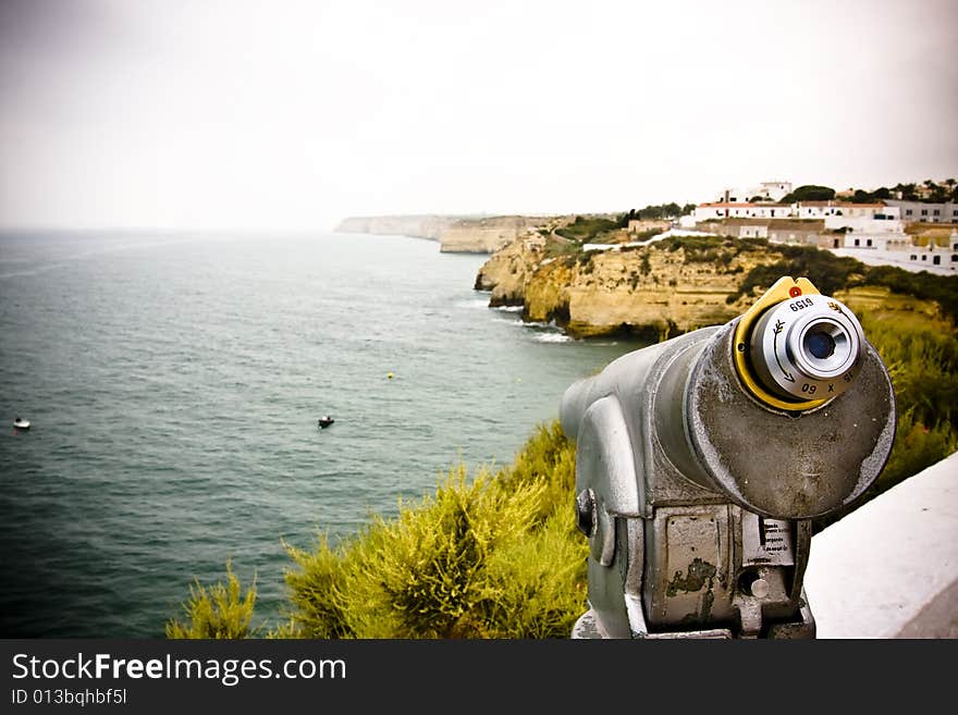 Monocular Pointing To The Sea