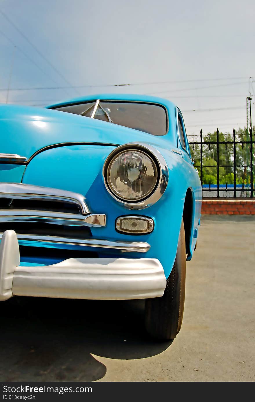 View from front side, headlamp and bumper. View from front side, headlamp and bumper