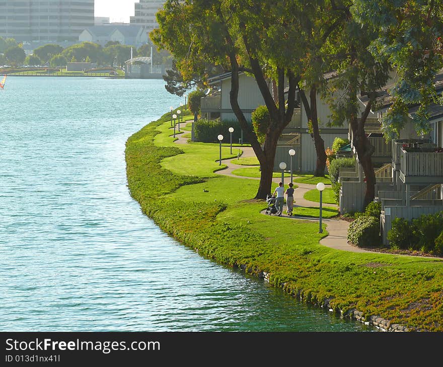 Leisure Living By The Lake