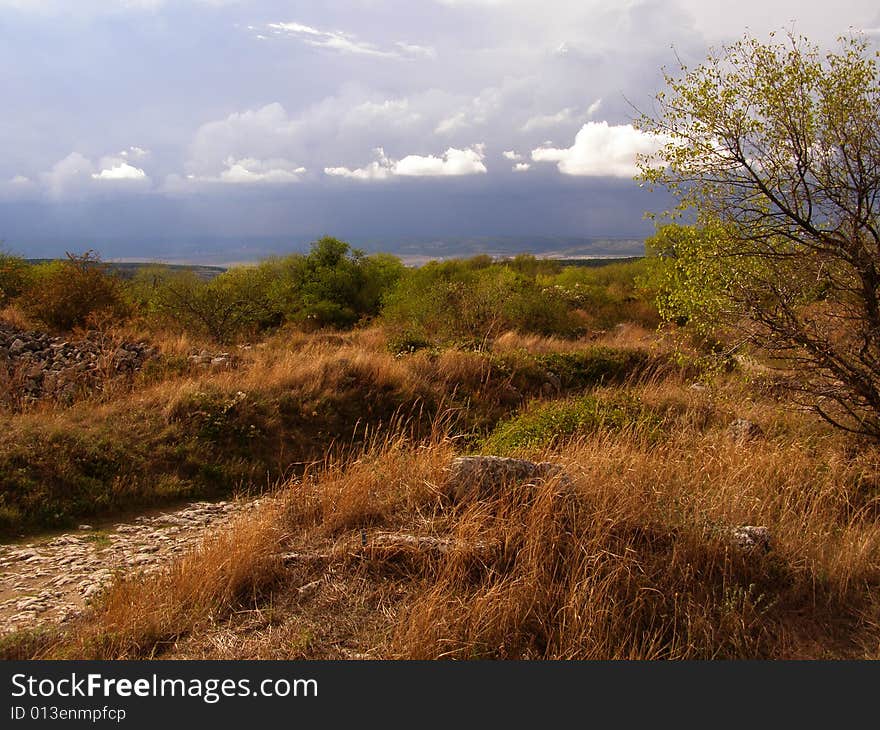 Mountain road (summer, hill, bush, bushes, verdure, green, distance, sky)