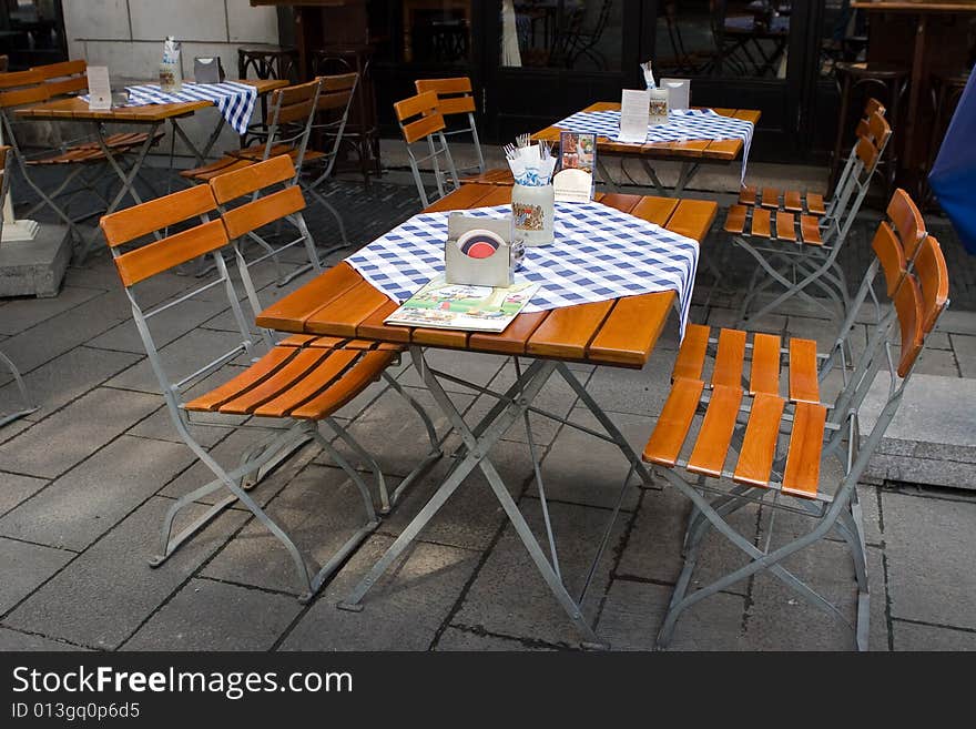 Picture of an outdoor cafe