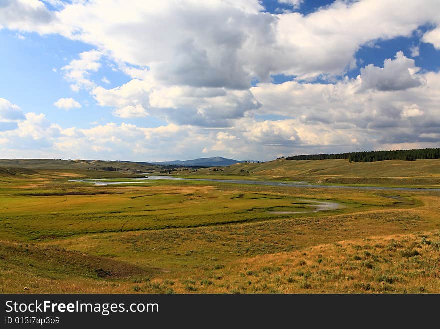 The scenery along the Yellowstone River