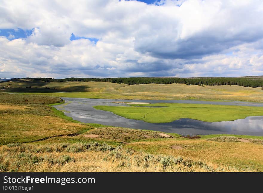 He scenery along the Yellowstone River