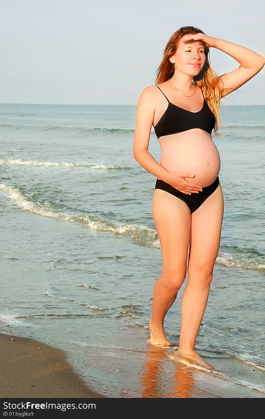 Beautiful, happy pregnant girl in nature