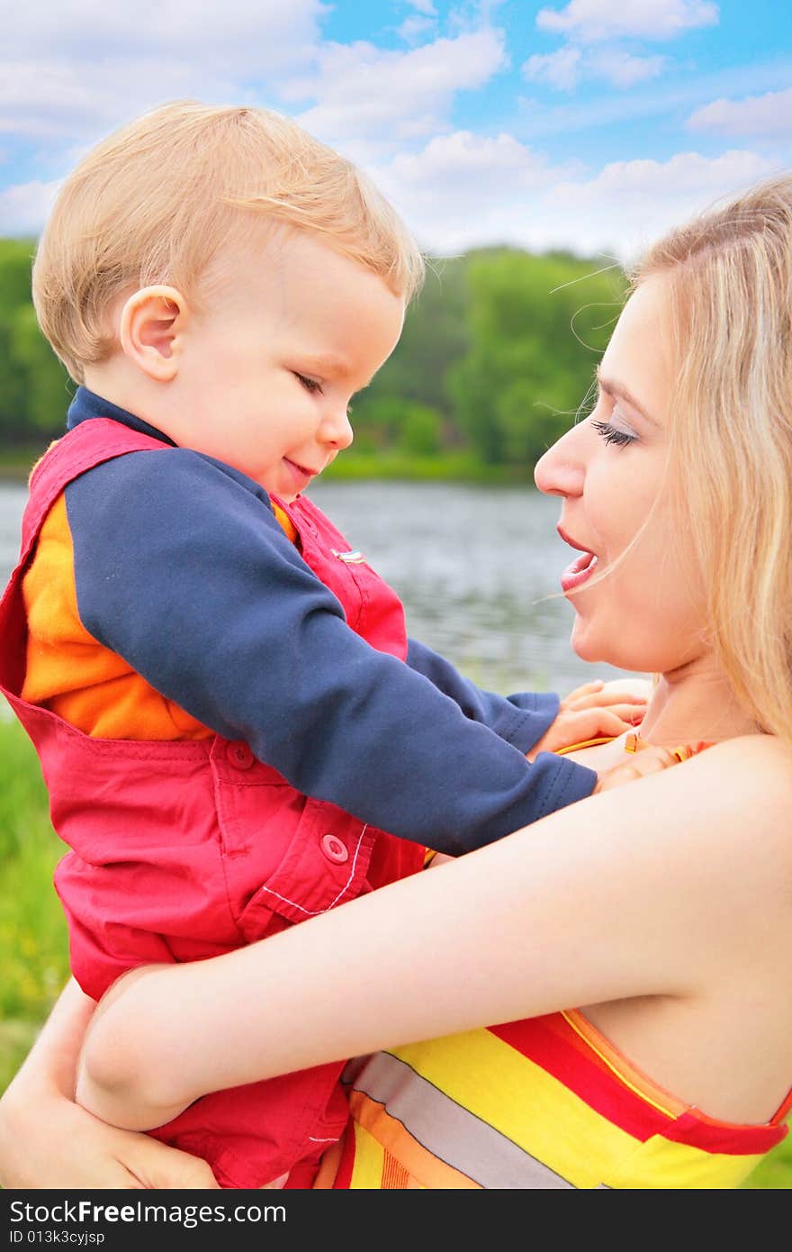 The mother holds child on hands