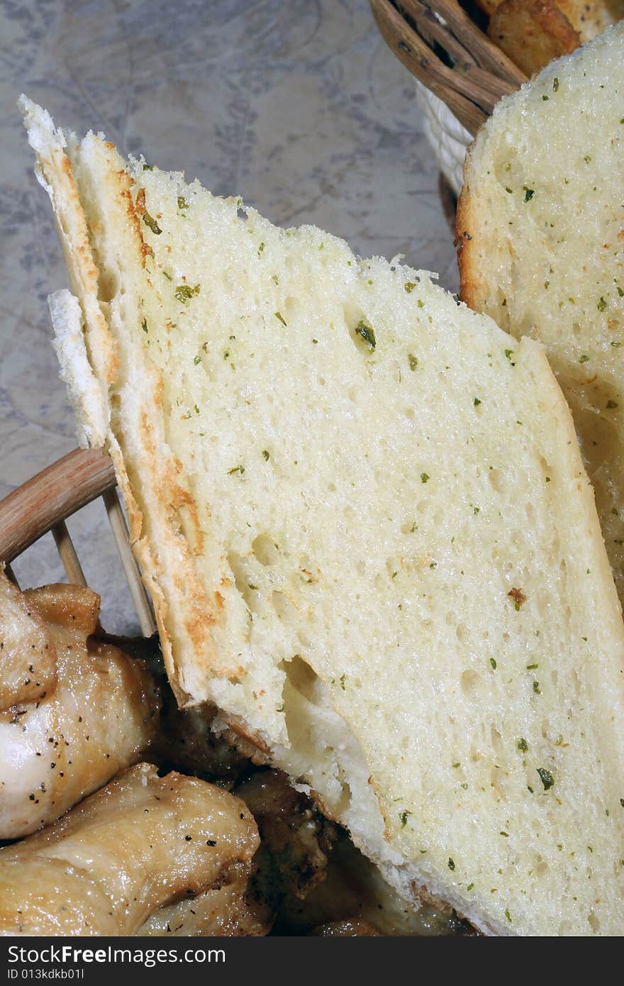 Garlic bread and chicken wings in a basket