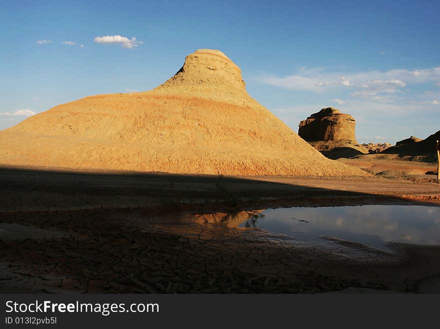 Located at the northwest of Sinkiang  China, Ghost Castle is also known as Wind City, because of its landscape shaped by wind erosion.