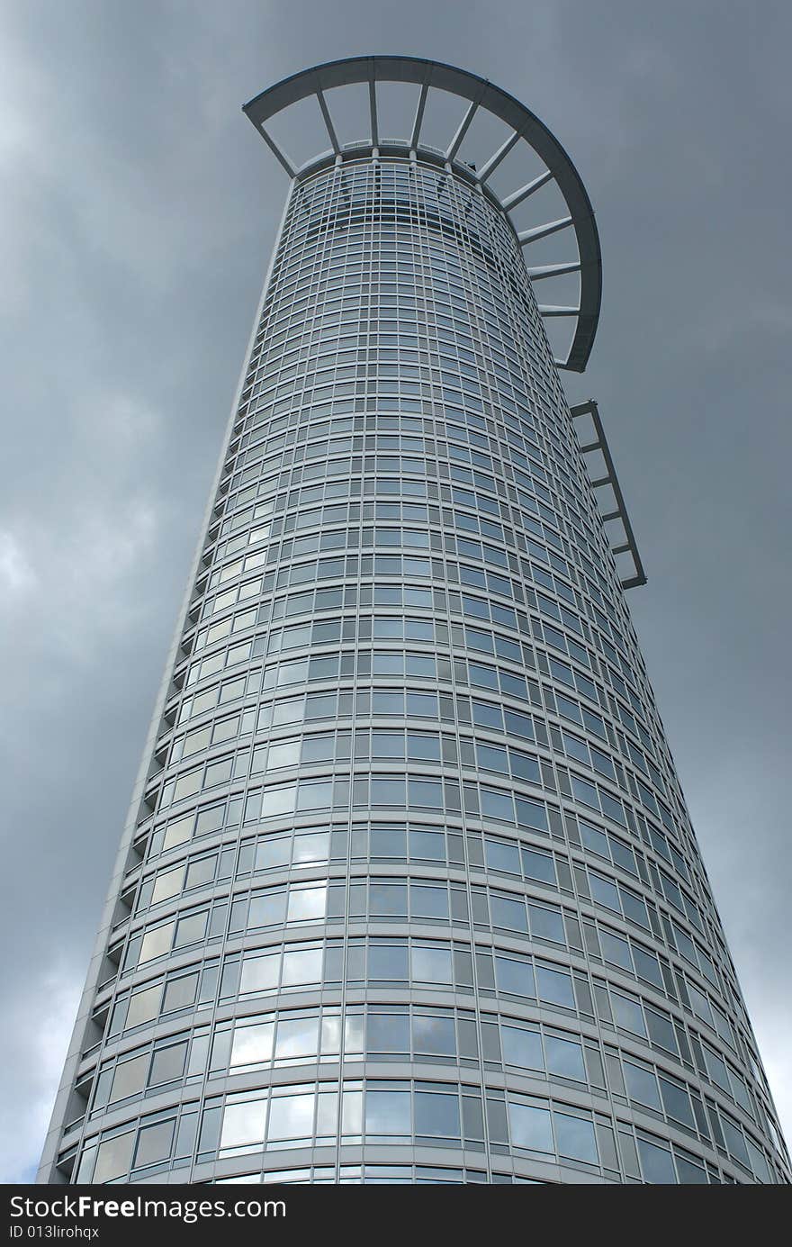 Semicircular skyscraper