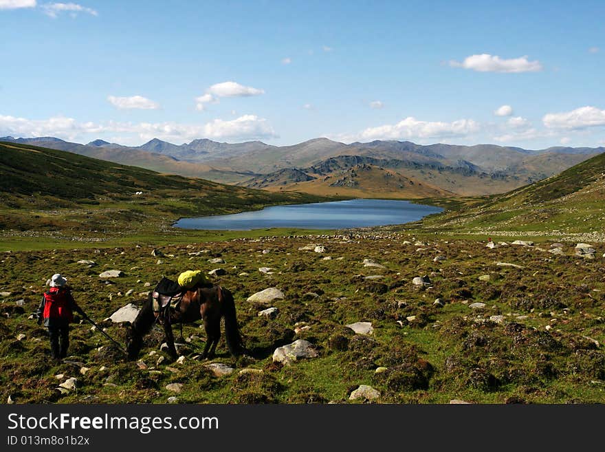 The lake in the mountains of sinkiang .