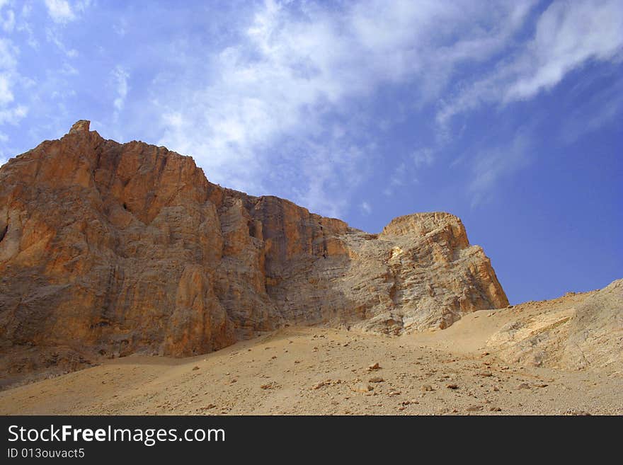 A view to sky and mountain