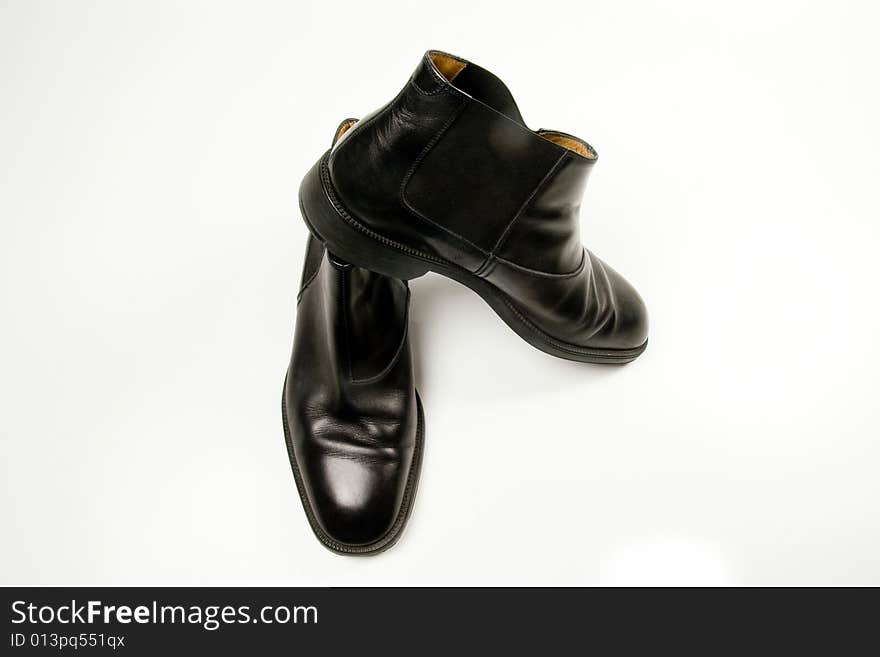 A pair of black shoes good for man's dress. A pair of black shoes good for man's dress