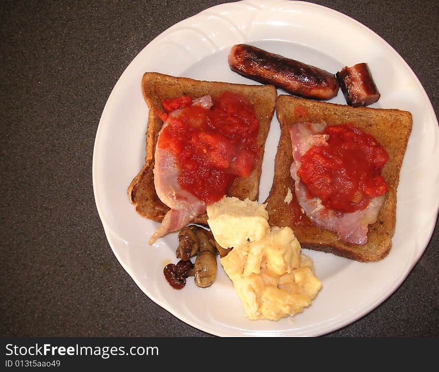 Cooked breakfast on two slices of wholemeal bread