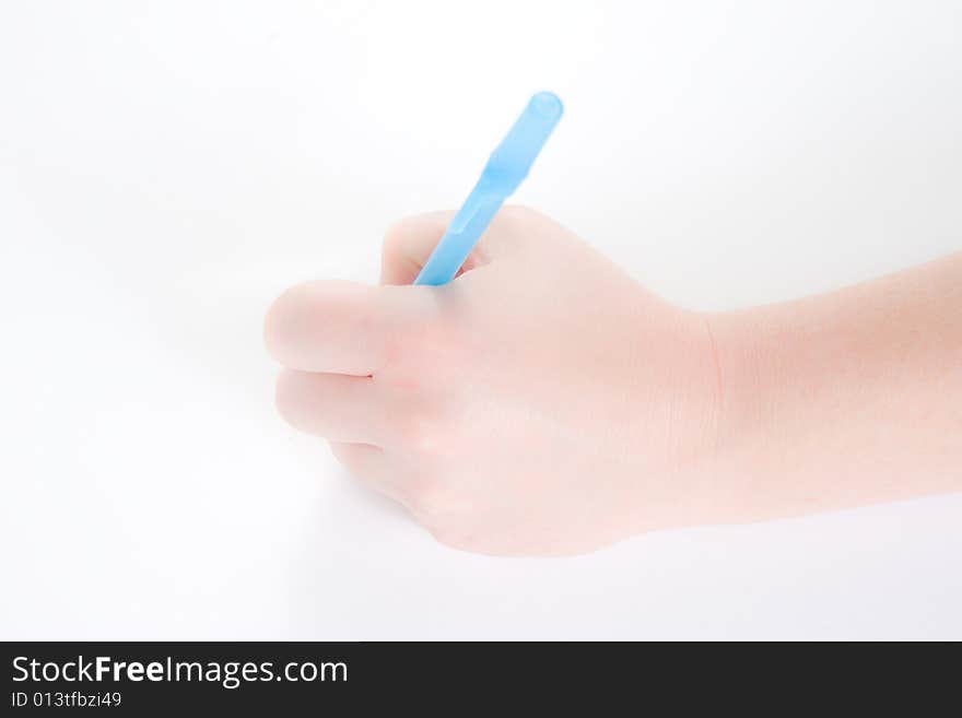 A hand holding a pen with her left hand against a white background