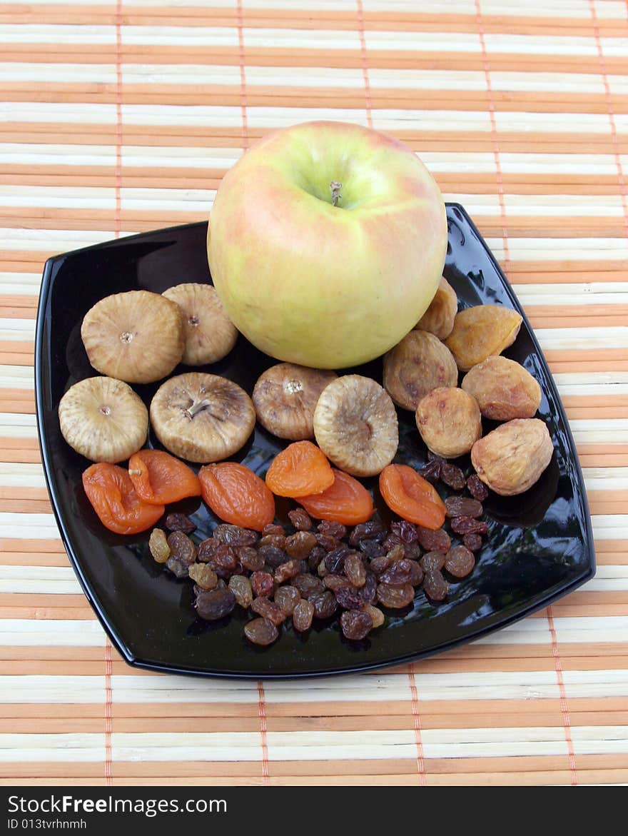 Dry fruit and apple