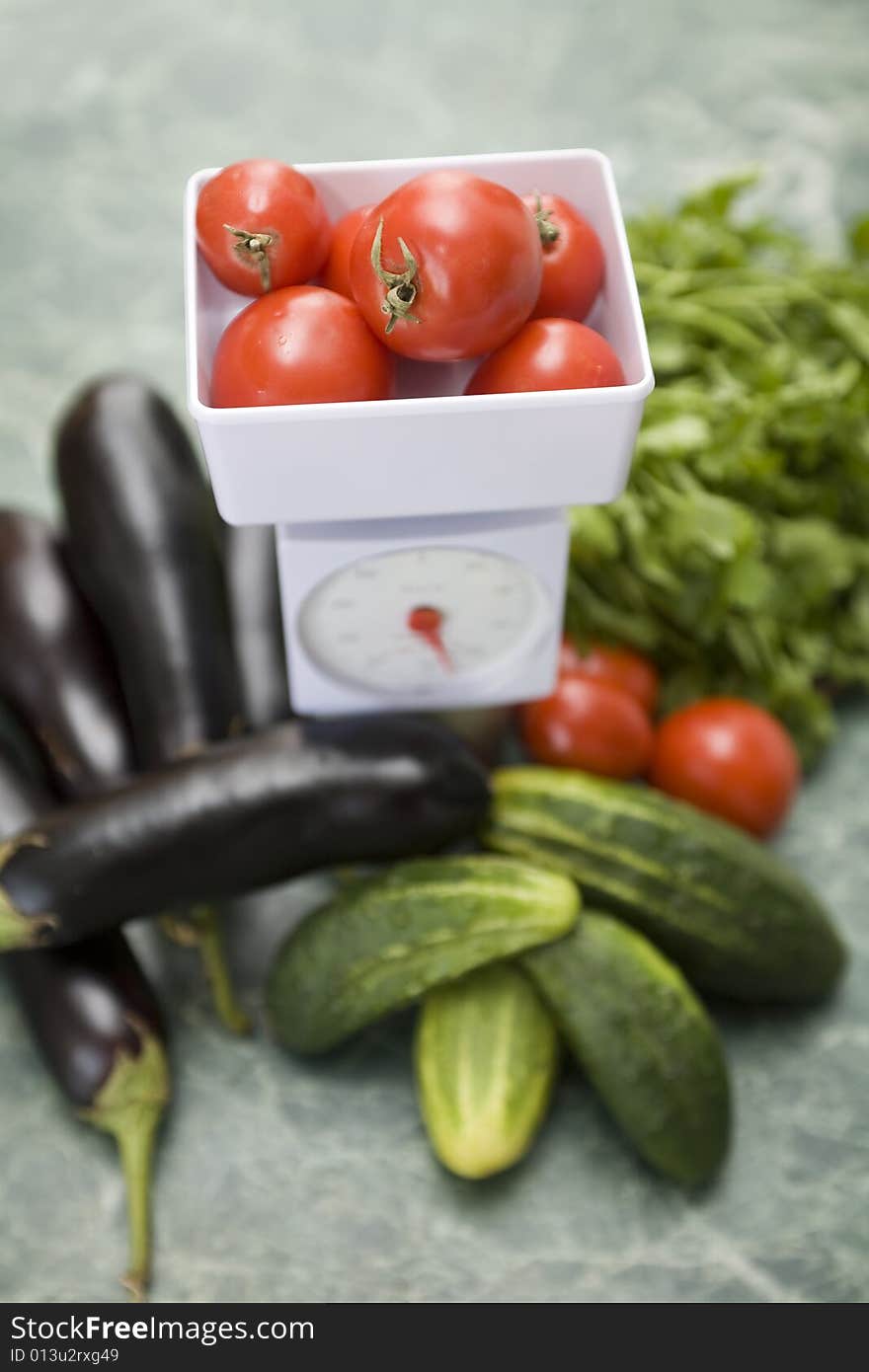 Kitchen scale and vegetables