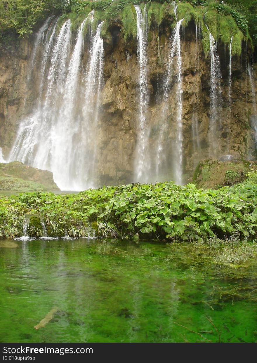 This is one of the most amazing places in Chroatia - Plitvizkie lake, this is one of them