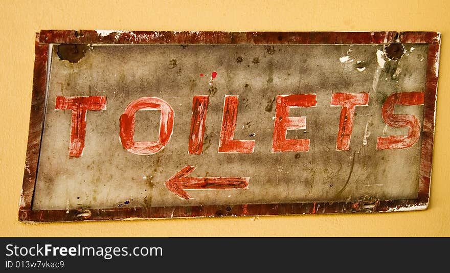 Sign to toilets