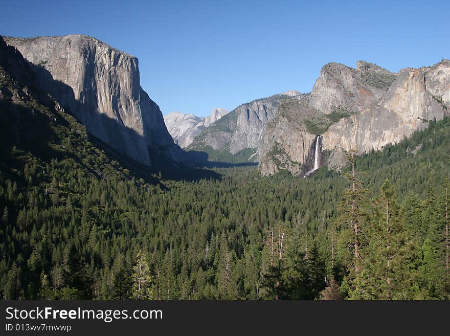 Tunnel view, El Capitano on left, Half Dome in the middle, Bridalveil Fall on the right. Yosemite valley. Yosemite national park. California. USA