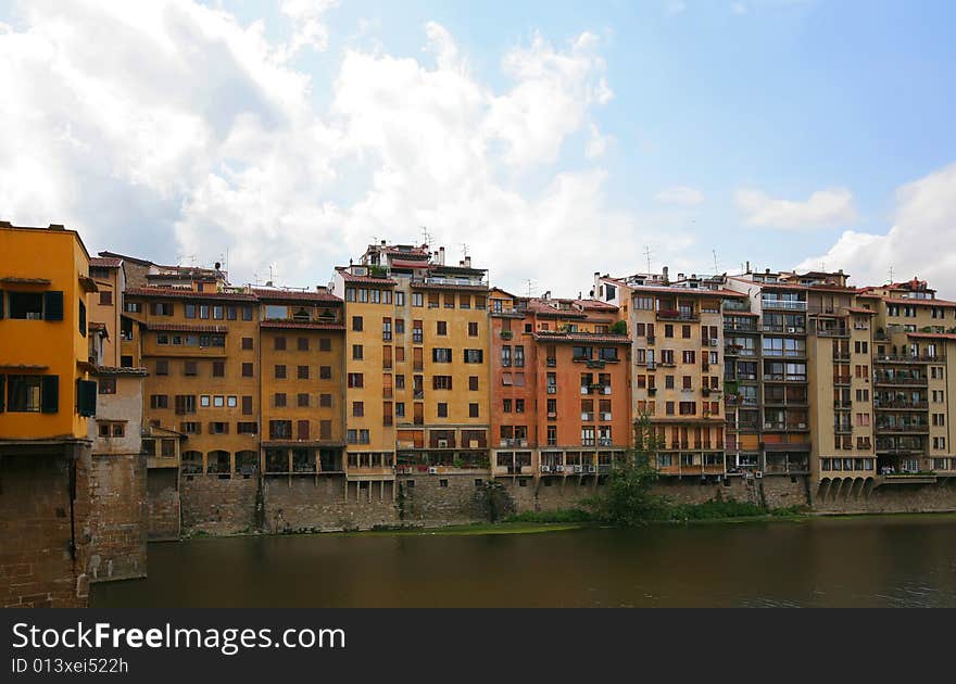 Panarama of Florence river bank