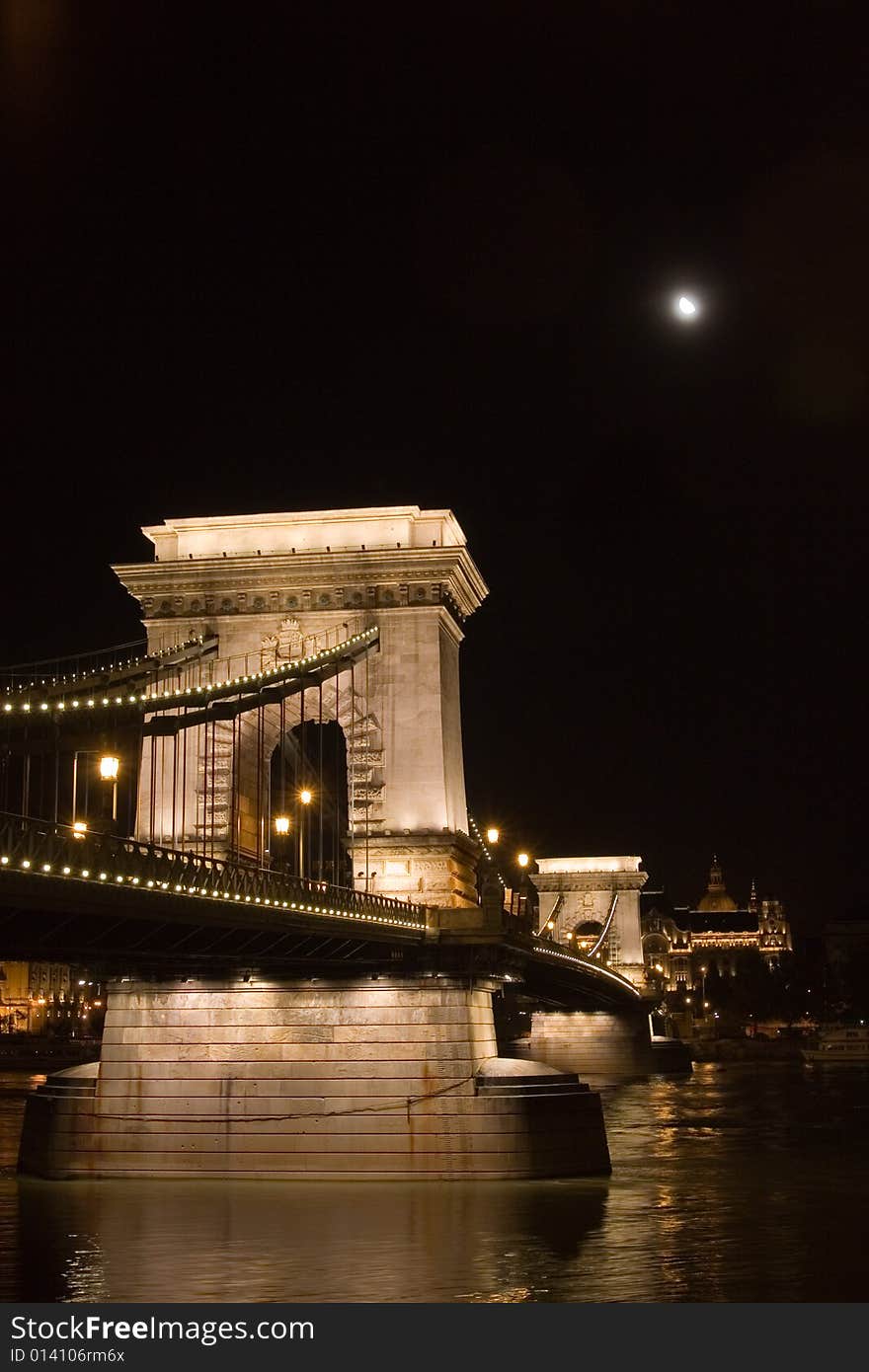 Chain-bridge at night