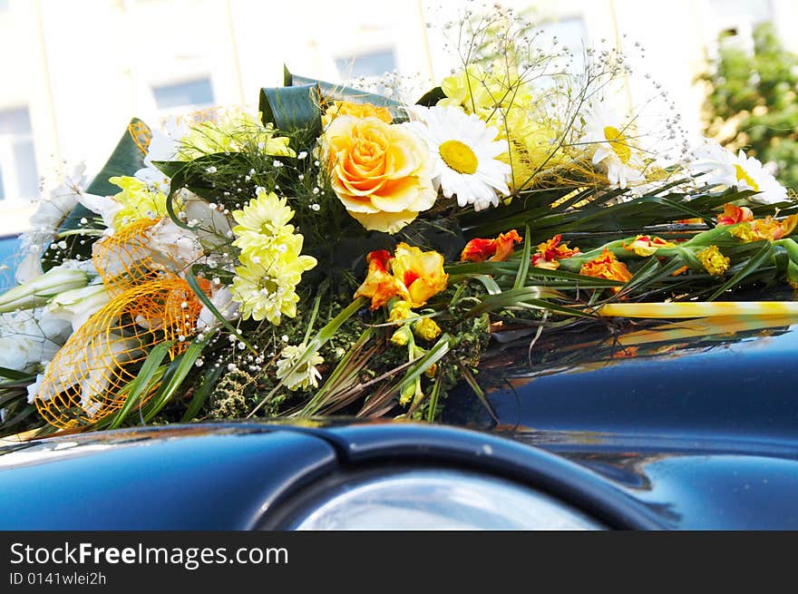 Wedding bunch of flowers on the car