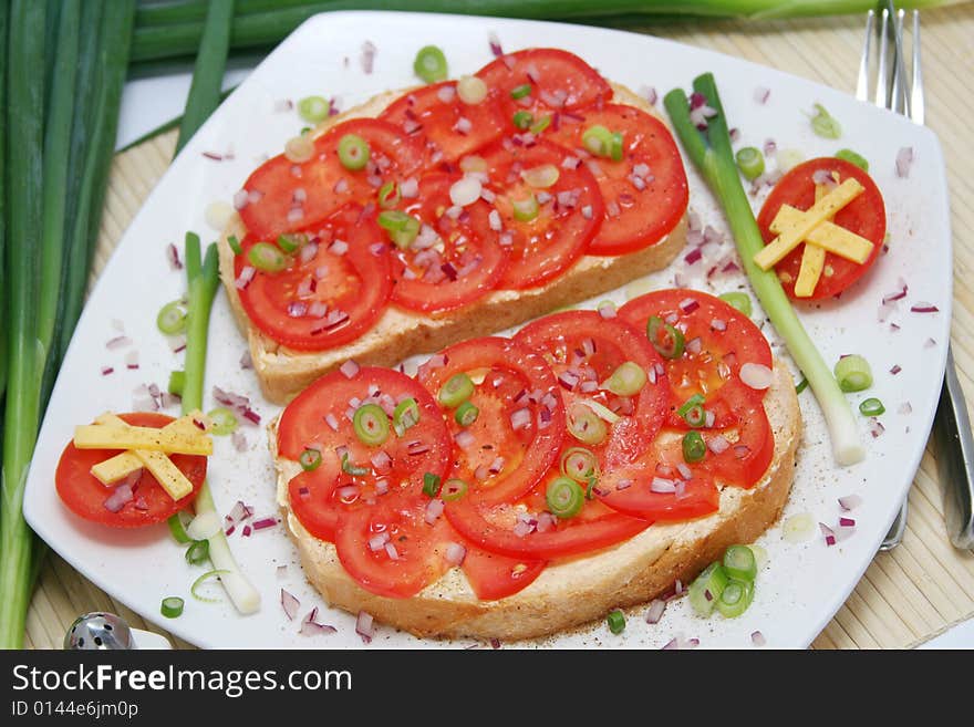 A breakfast of fresh bread and tomatoes