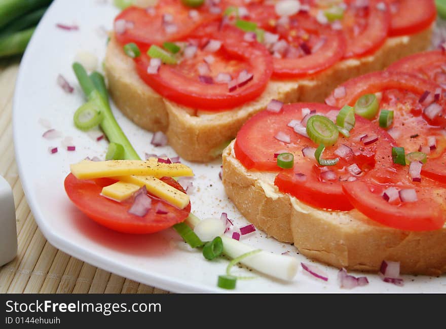 A breakfast of fresh bread and tomatoes