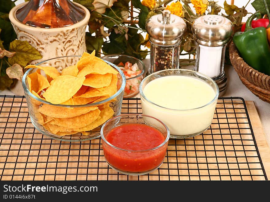 Salsa Nachos and Cheese Dip