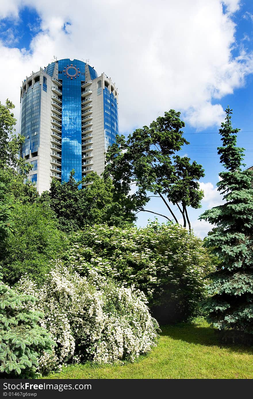 A highrise building behind a park in bloom. A highrise building behind a park in bloom