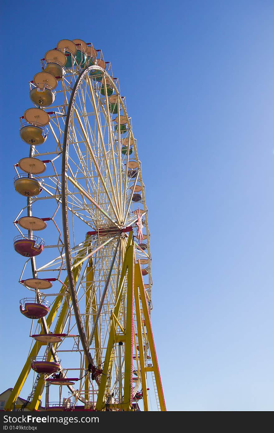 Observation wheel on sunny day