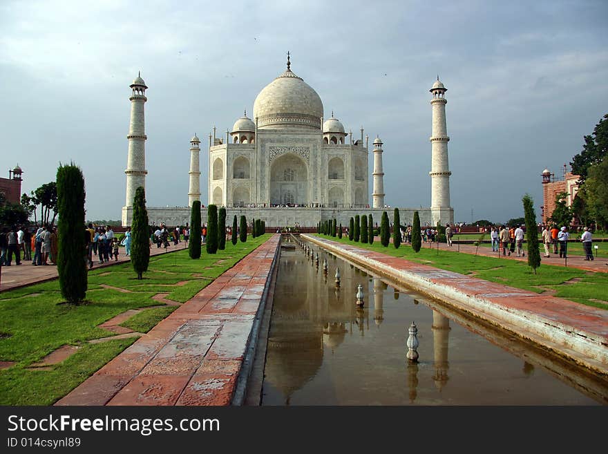 Overview of the jewel of India, Taj Mahal, Agra.