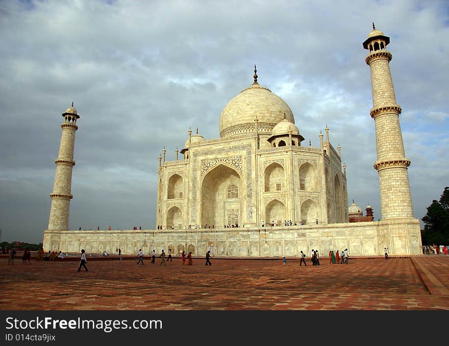 Overview of the jewel of India, Taj Mahal, Agra.