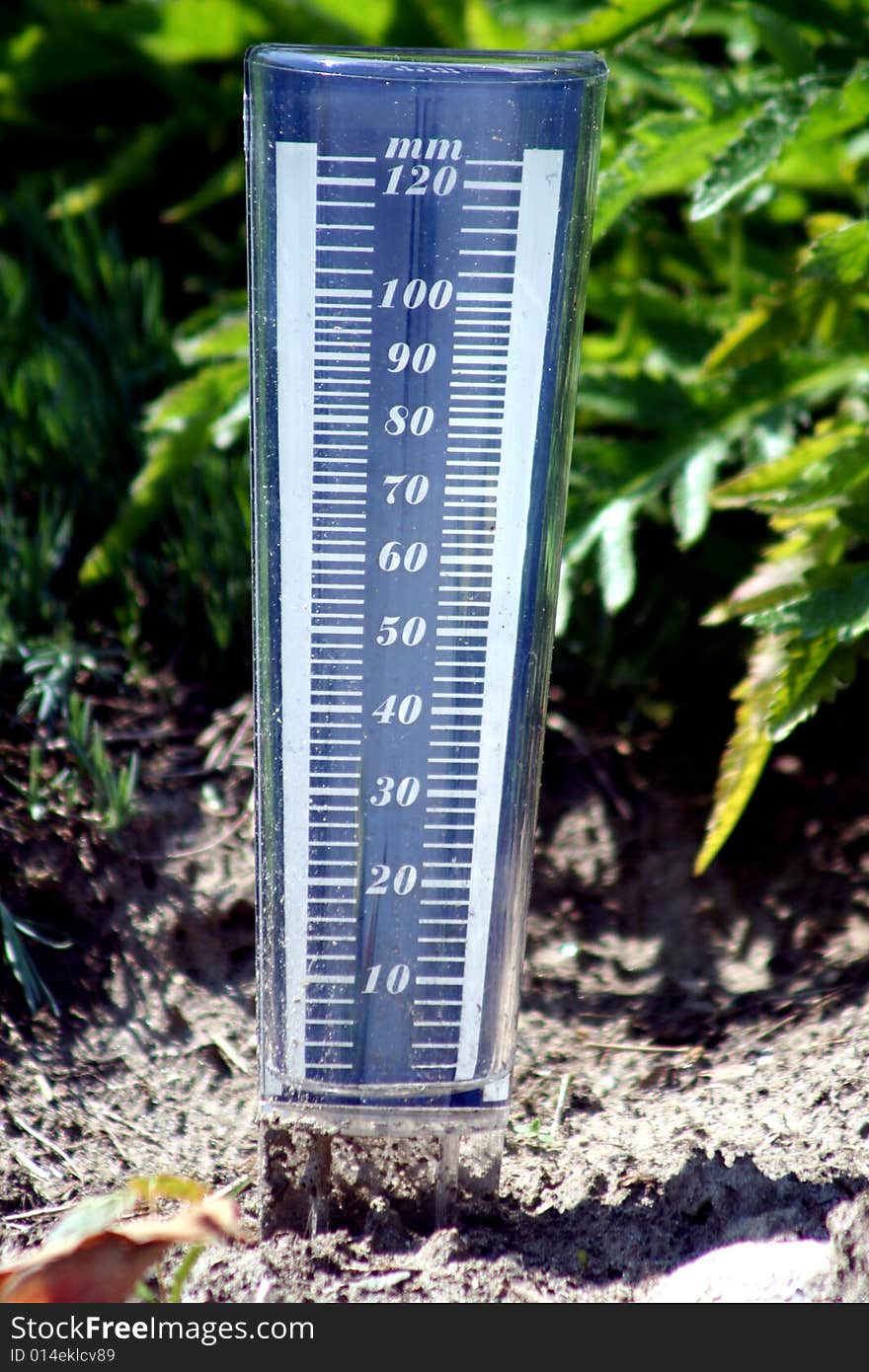 Measure humidity in the soil