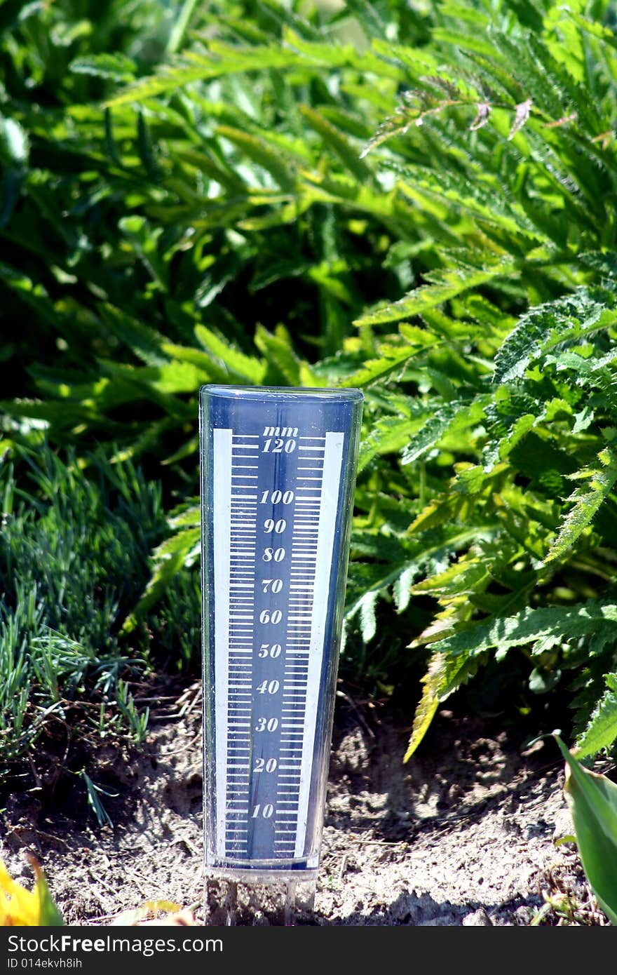 Measure humidity in the soil