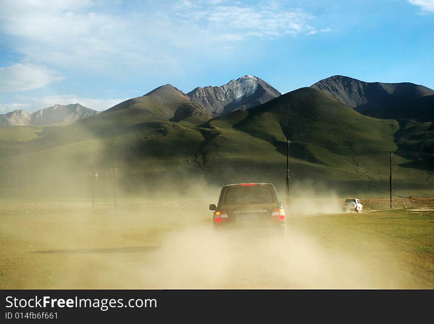 4x4 off-roading in sinkiang china . 4x4 off-roading in sinkiang china .