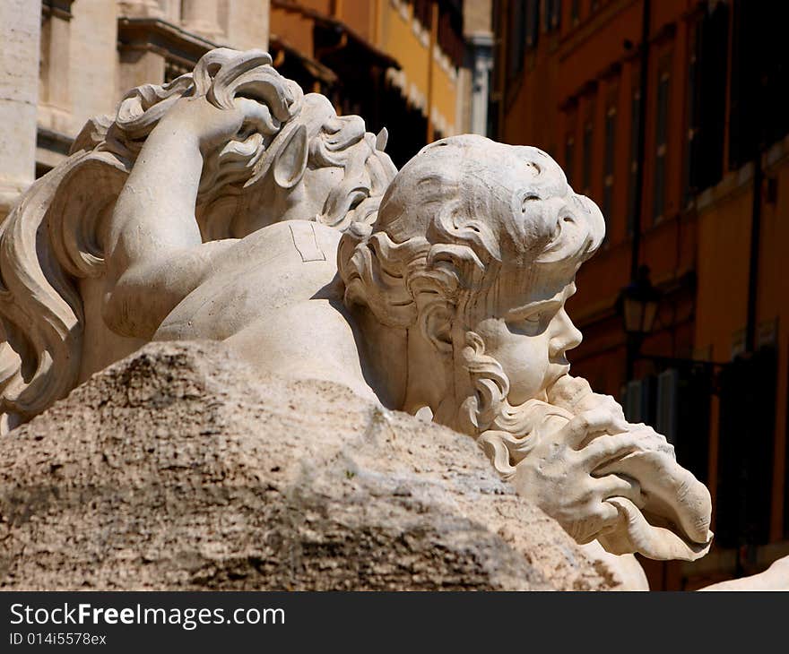 A wonderful glimpse of Trevi's fountain in Rome