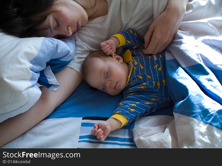 Baby with mom in the bed