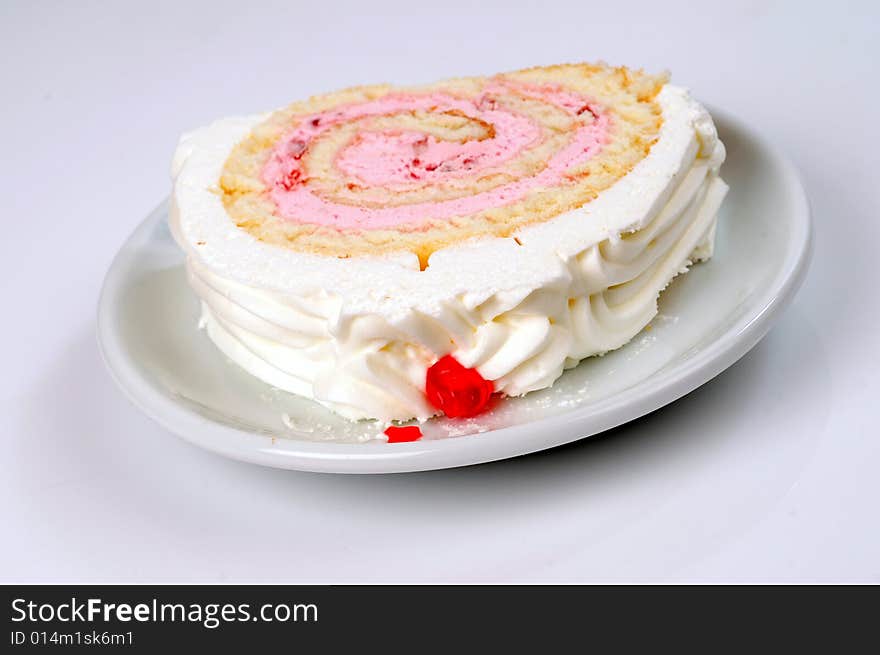 Strawberry cake with cream topping