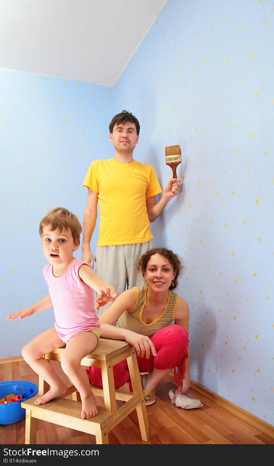 Two parents with child repair room