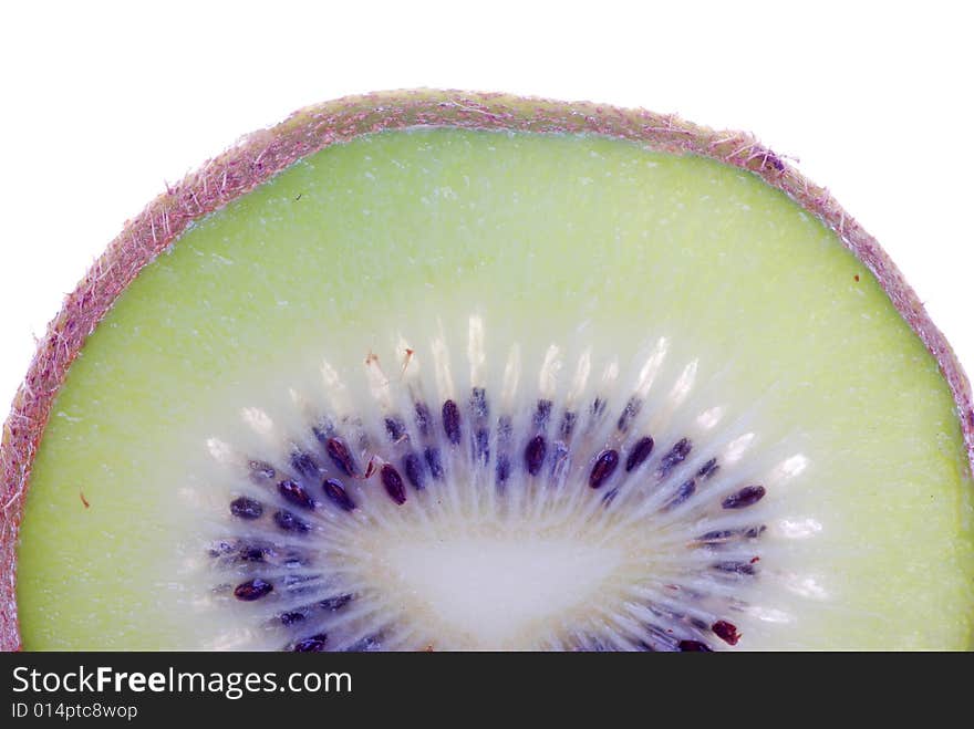 Close up of single kiwifruit slice.