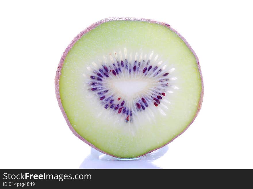 Close up of single kiwifruit slice.