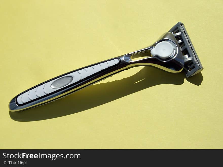 4 blades razor on yellow background