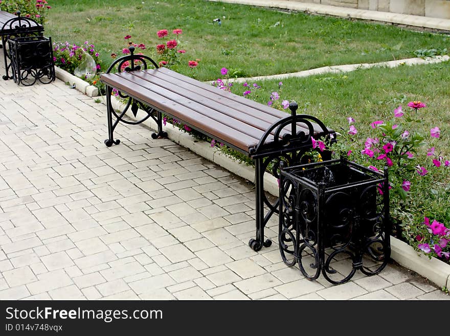 The Classic Bench