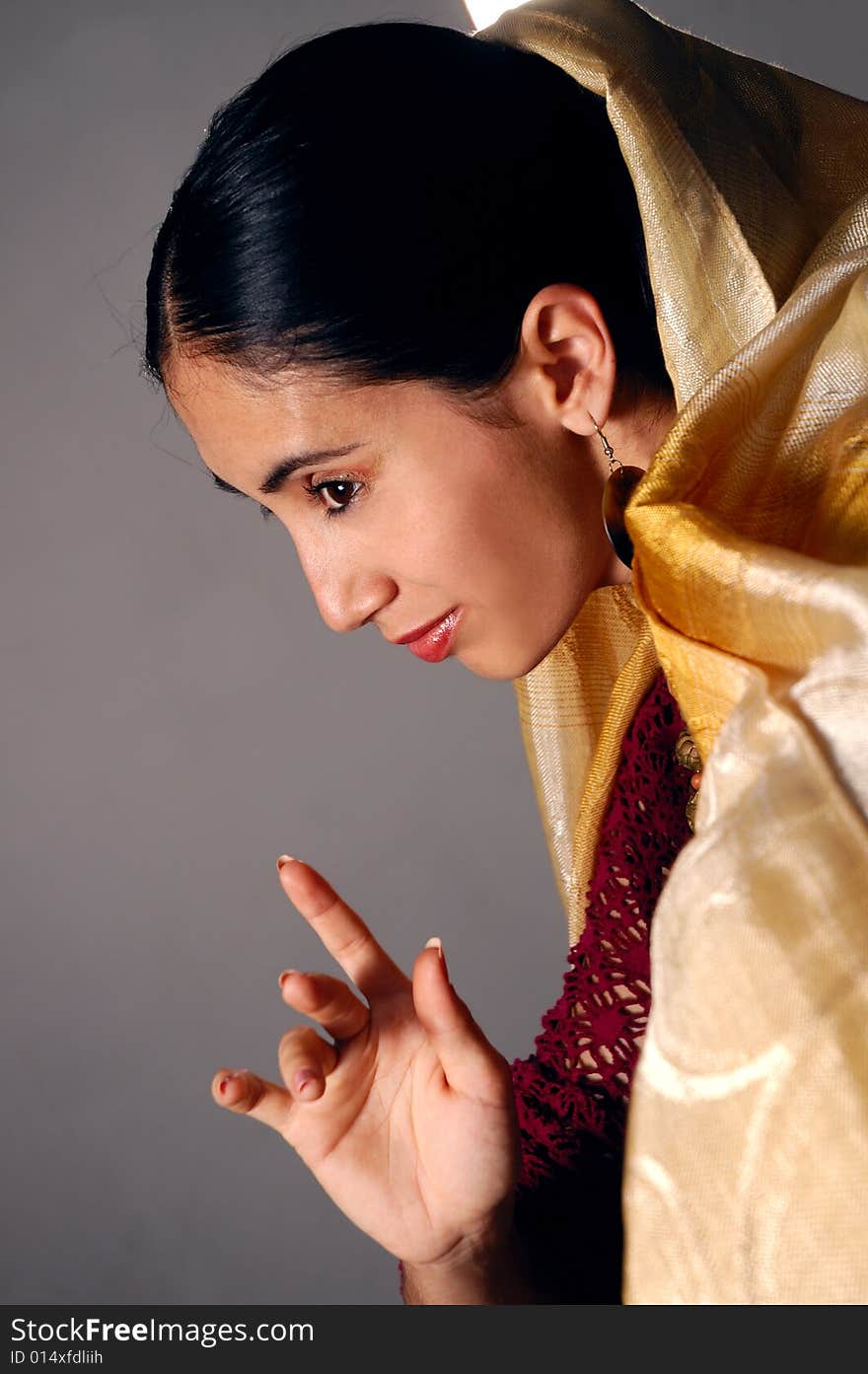 Portrait of young indian beauty in traditional clothes